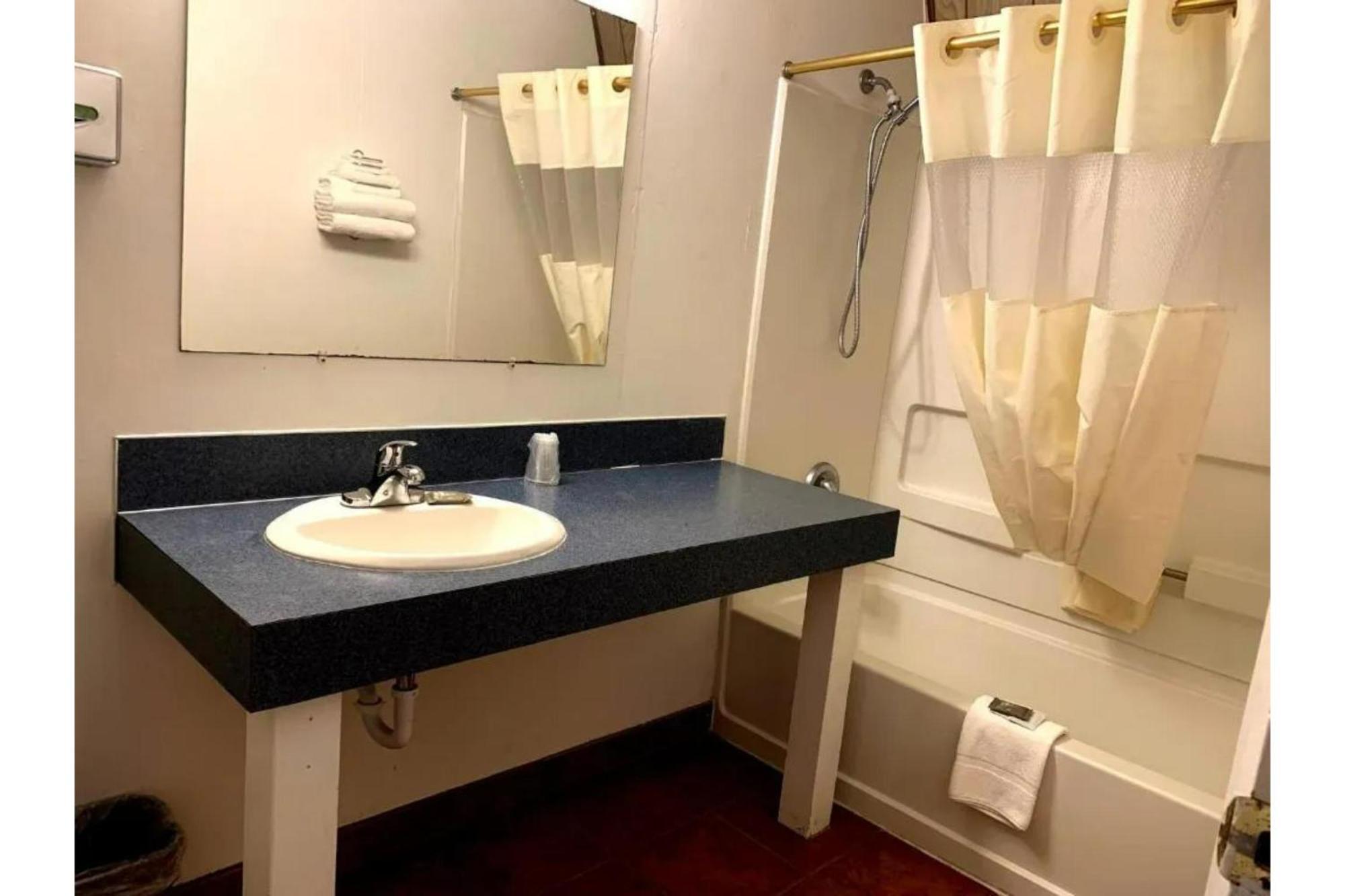 The Ranch By Oyo I-5 Hotel 3*